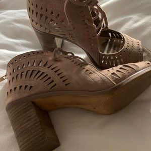 Vince Camuto sandals